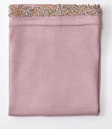 Bonnet adorned with rhinestones