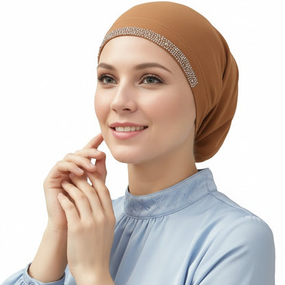 Bonnet adorned with rhinestones