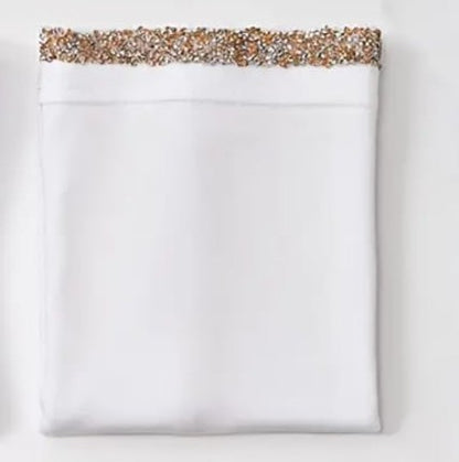 Bonnet adorned with rhinestones