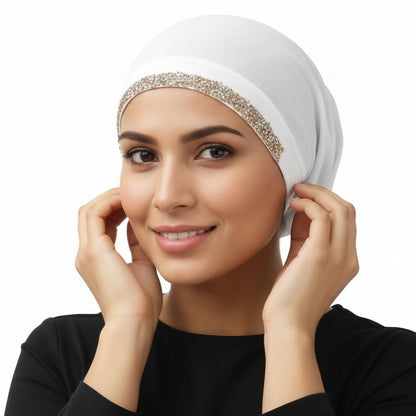 Bonnet adorned with rhinestones