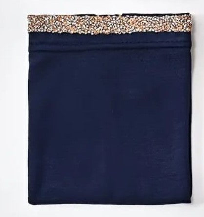 Bonnet adorned with rhinestones