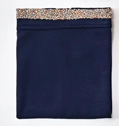 Bonnet adorned with rhinestones